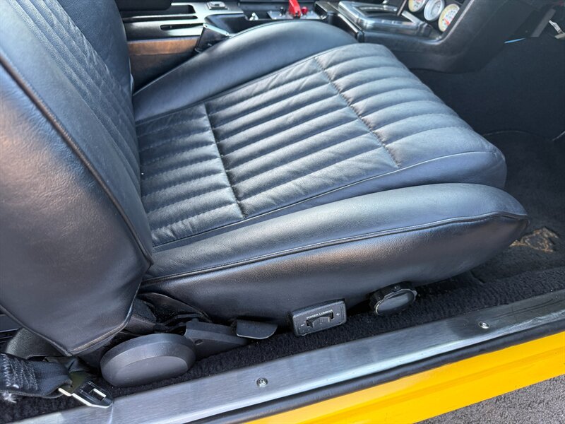 Ford-Mustang-1993-Black-Black-32