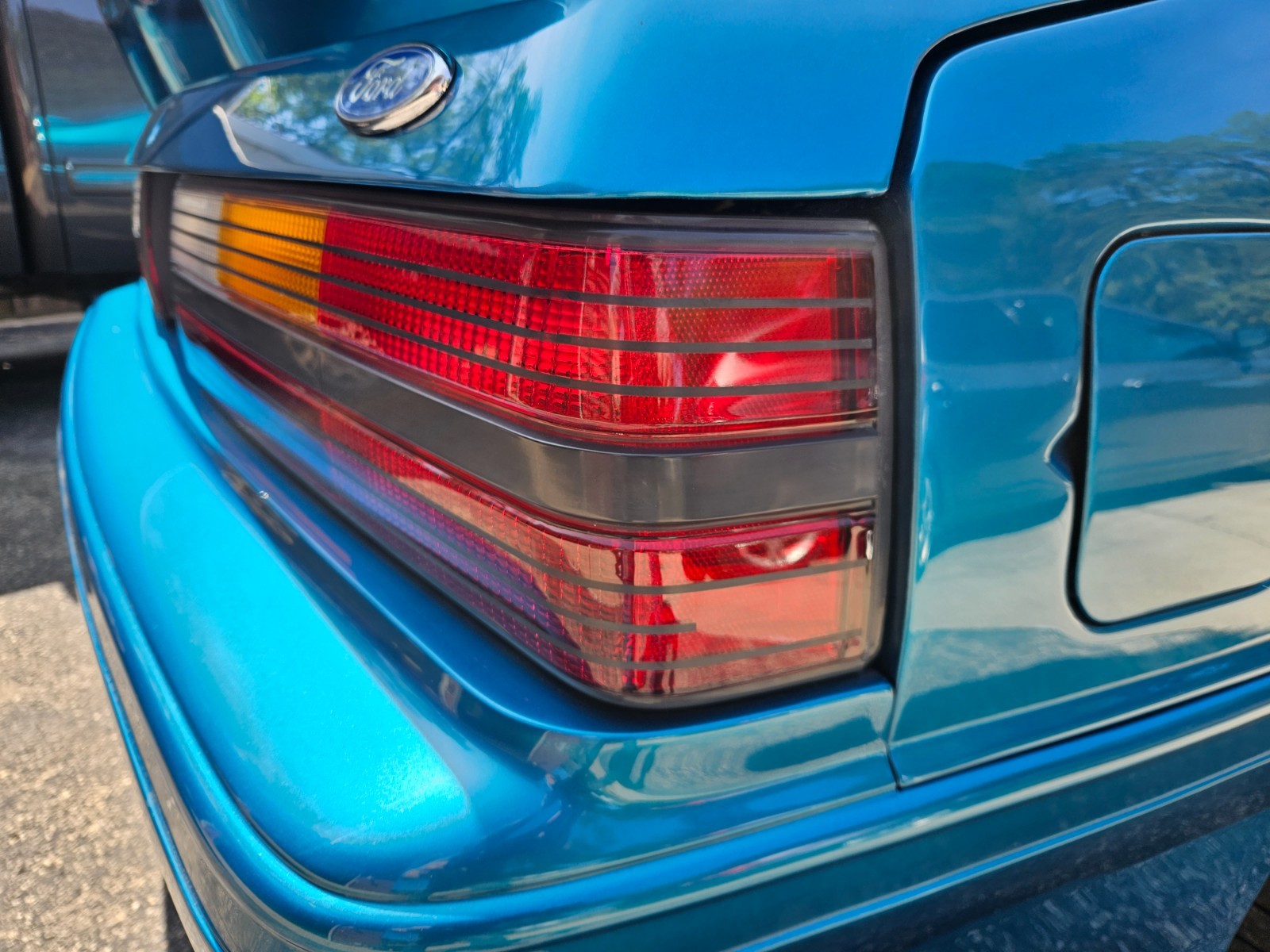 Ford-Mustang-1993-Hatchback-24