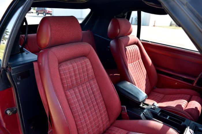 Ford-Mustang-1993-Red-36