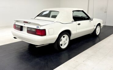 Ford-Mustang-1993-Vibrant-White-White-2