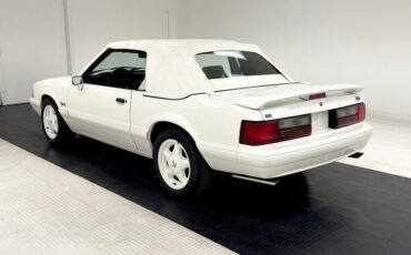 Ford-Mustang-1993-Vibrant-White-White-22