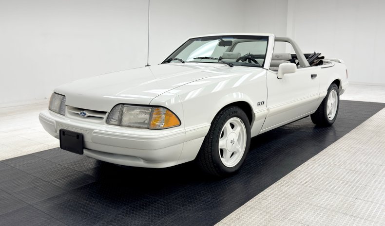 Ford-Mustang-1993-Vibrant-White-White-25