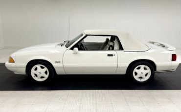 Ford-Mustang-1993-Vibrant-White-White-26