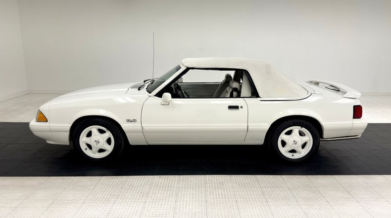 Ford-Mustang-1993-Vibrant-White-White-26