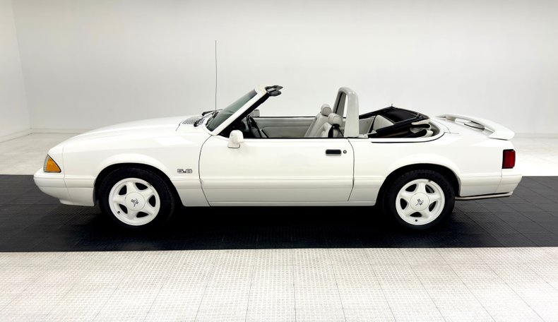 Ford-Mustang-1993-Vibrant-White-White-27