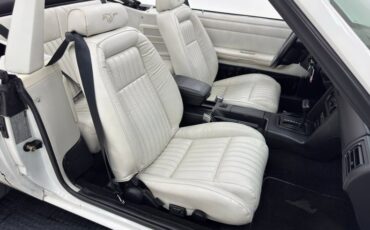 Ford-Mustang-1993-Vibrant-White-White-28