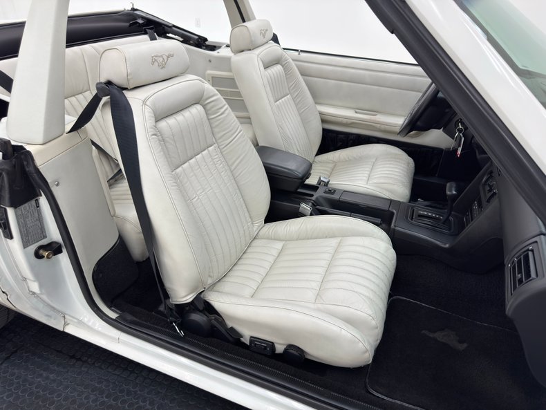 Ford-Mustang-1993-Vibrant-White-White-28
