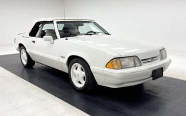 Ford-Mustang-1993-Vibrant-White-White-29