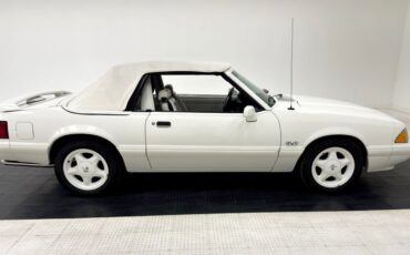 Ford-Mustang-1993-Vibrant-White-White-3