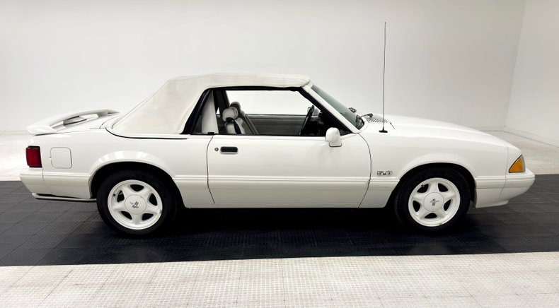Ford-Mustang-1993-Vibrant-White-White-3