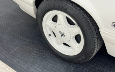 Ford-Mustang-1993-Vibrant-White-White-32