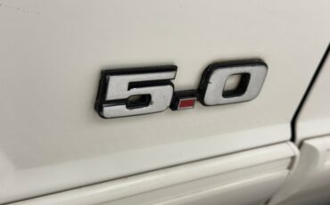 Ford-Mustang-1993-Vibrant-White-White-33