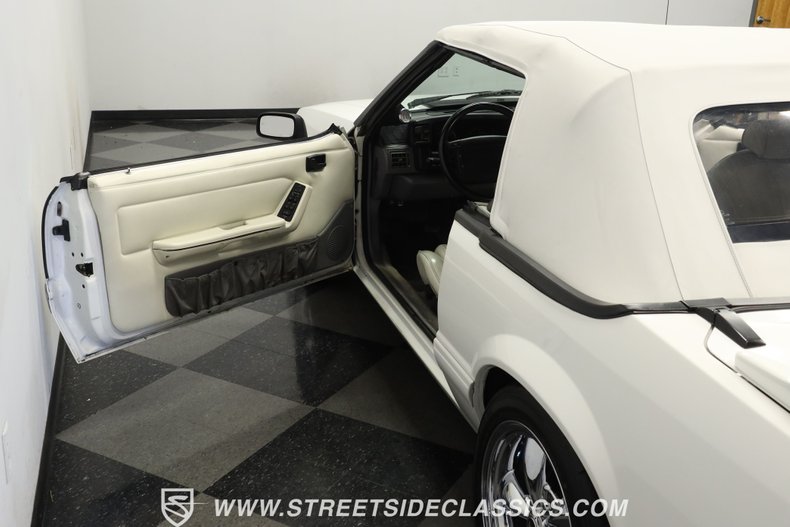 Ford-Mustang-1993-Vibrant-White-White-34