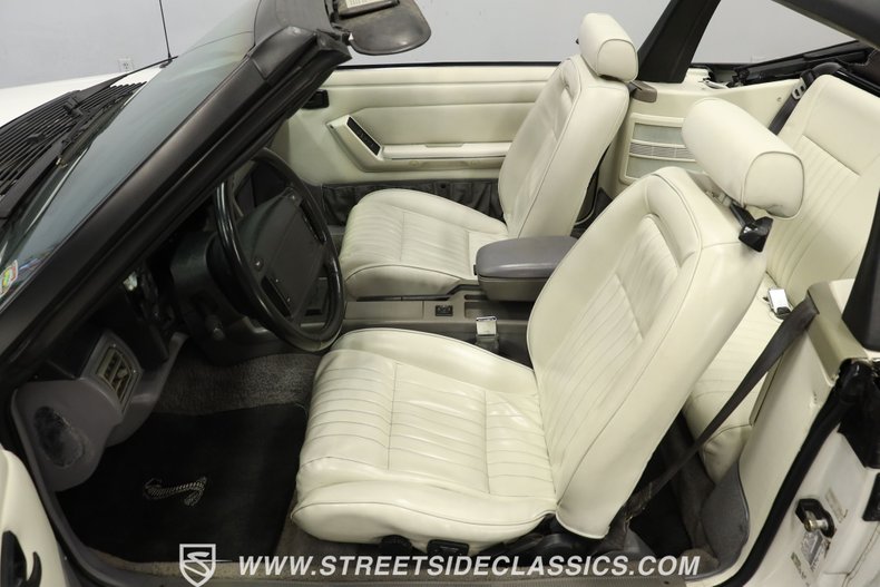 Ford-Mustang-1993-Vibrant-White-White-36