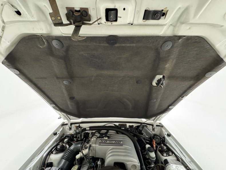 Ford-Mustang-1993-Vibrant-White-White-37