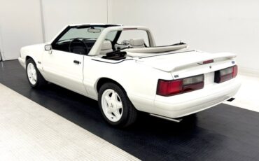 Ford-Mustang-1993-Vibrant-White-White