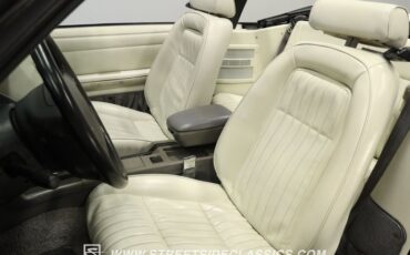 Ford-Mustang-1993-Vibrant-White-White-39