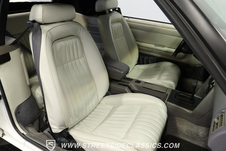 Ford-Mustang-1993-Vibrant-White-White-40