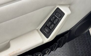 Ford-Mustang-1993-Vibrant-White-White-45