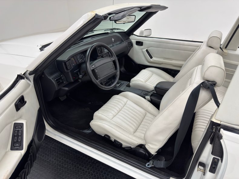 Ford-Mustang-1993-Vibrant-White-White-48