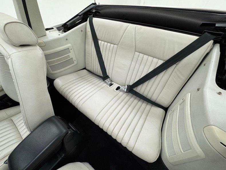 Ford-Mustang-1993-Vibrant-White-White-49