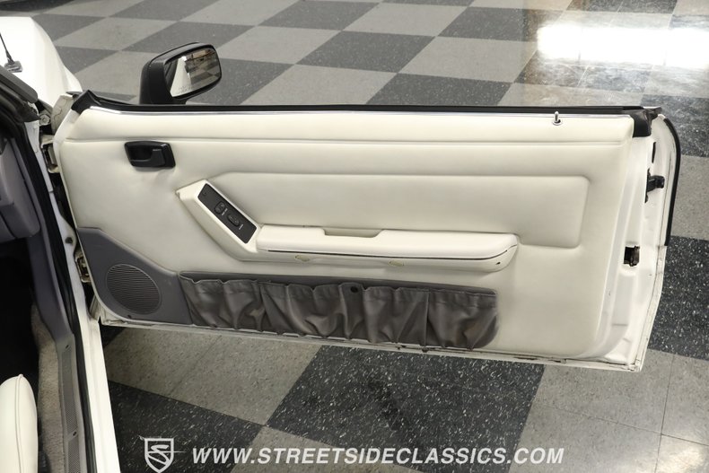 Ford-Mustang-1993-Vibrant-White-White-6