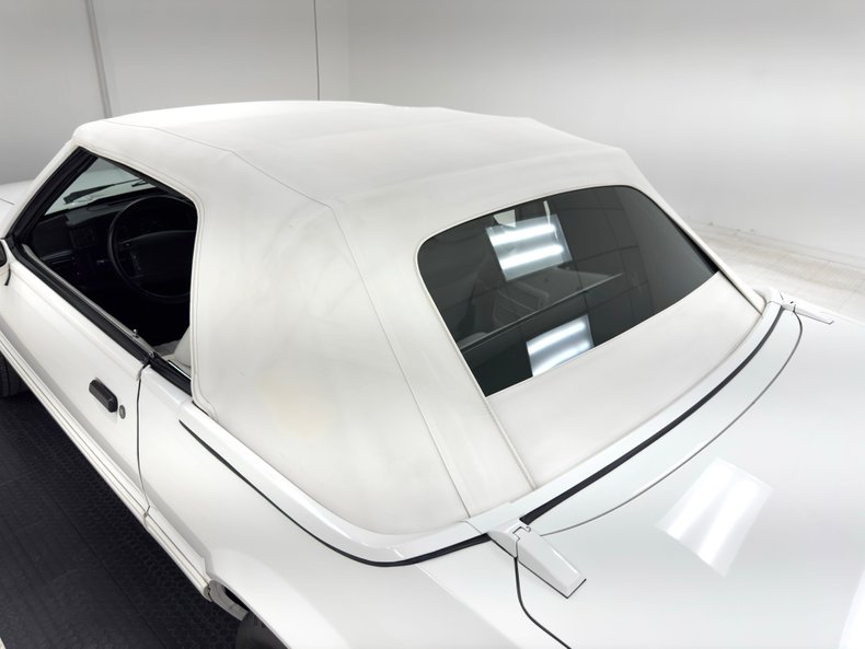 Ford-Mustang-1993-Vibrant-White-White-6