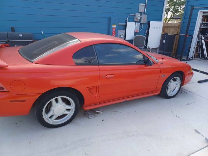 Ford-Mustang-1995-Red-Red