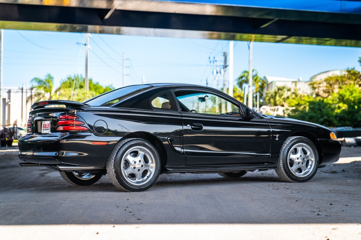 Ford-Mustang-Cobra-SVT-1994-13