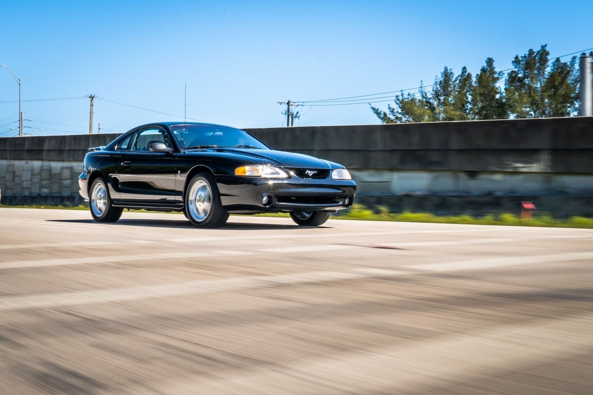 Ford-Mustang-Cobra-SVT-1994-15