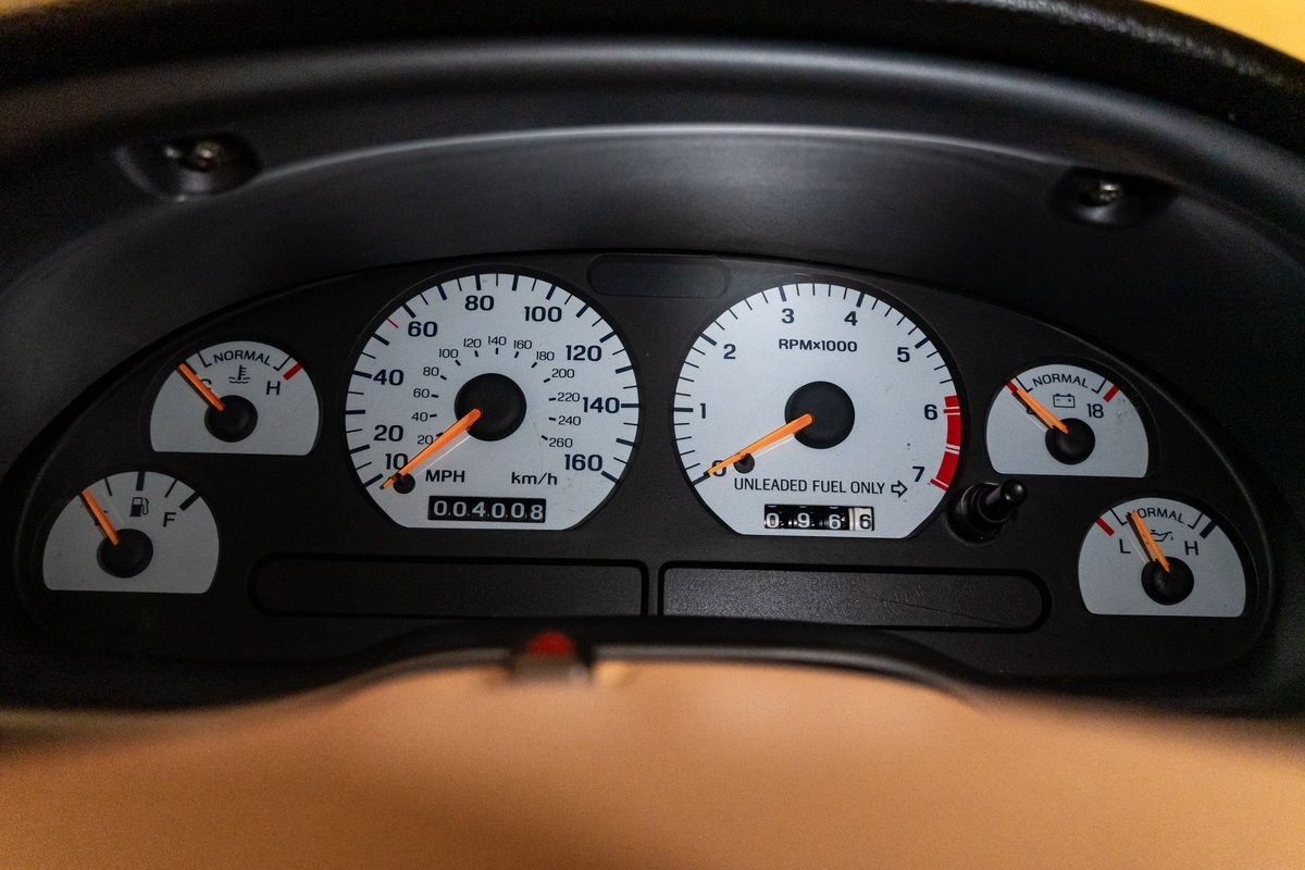 Ford-Mustang-Cobra-SVT-1994-20
