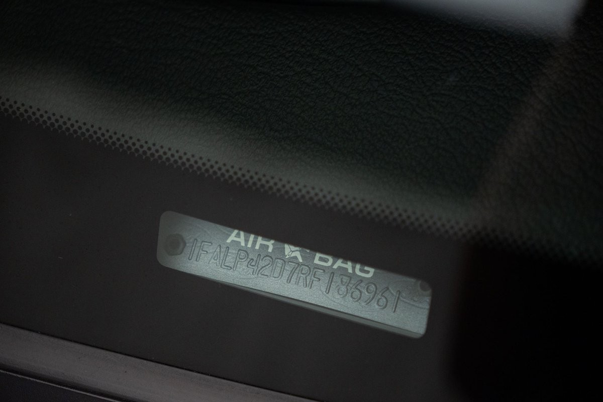 Ford-Mustang-Cobra-SVT-1994-36