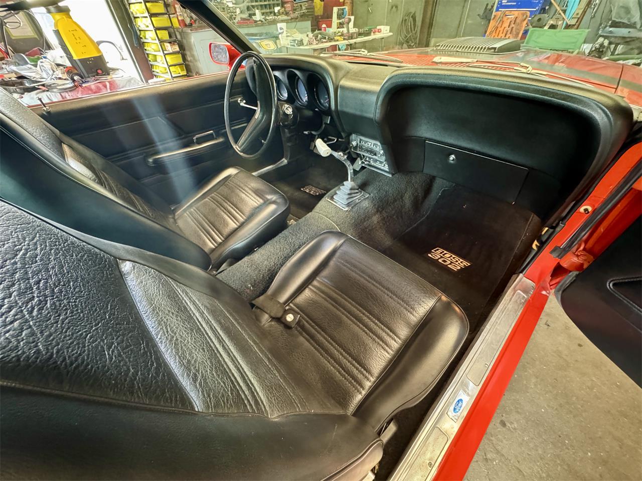Ford-Mustang-boss-302-1970-Calypso-Coral-Black-17