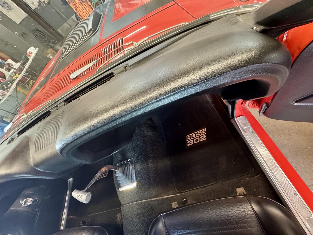 Ford-Mustang-boss-302-1970-Calypso-Coral-Black-53
