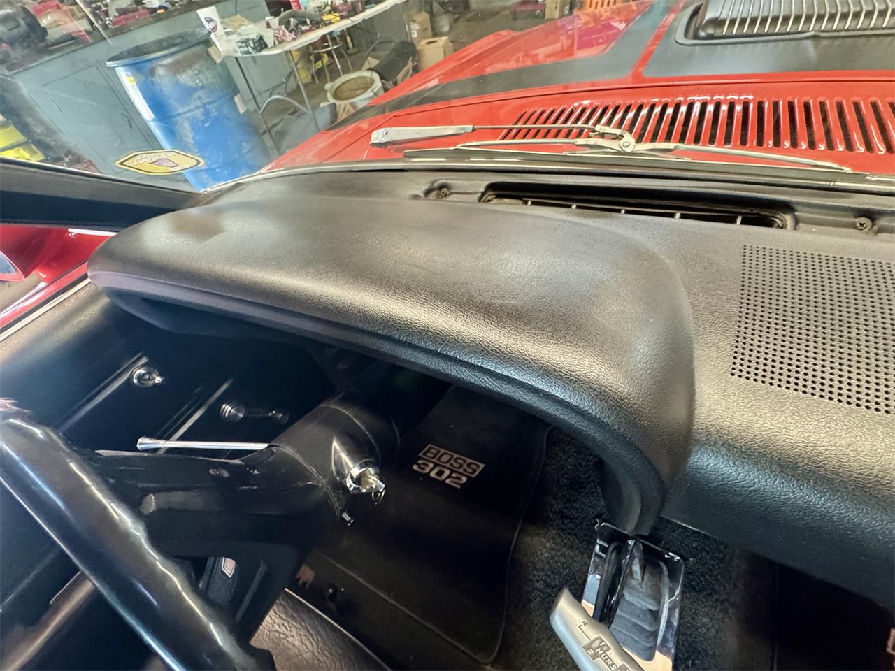 Ford-Mustang-boss-302-1970-Calypso-Coral-Black-54