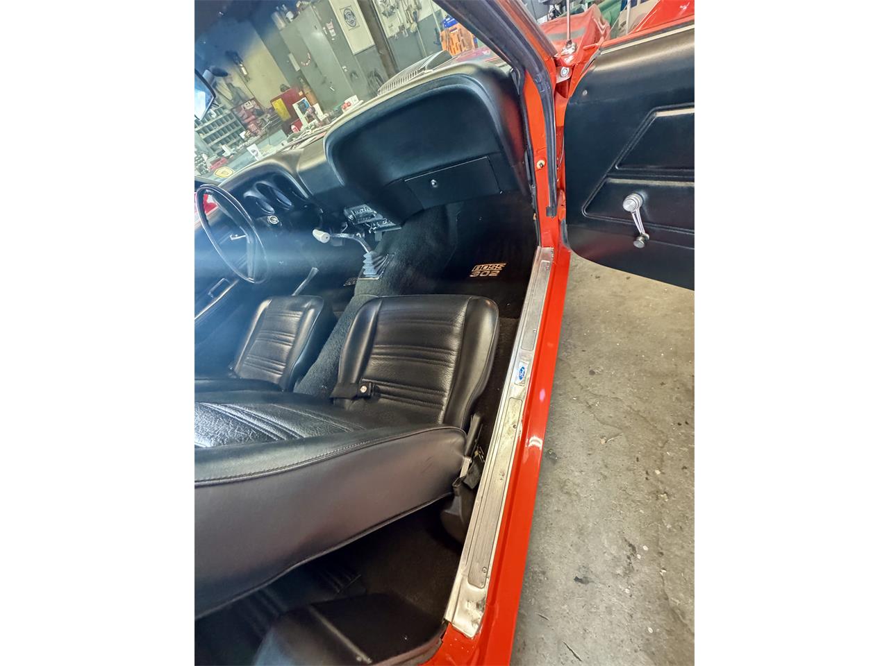Ford-Mustang-boss-302-1970-Calypso-Coral-Black-55