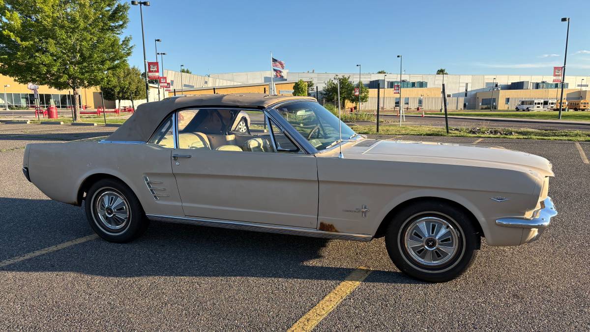 Ford-Mustang-convertible-1966-1