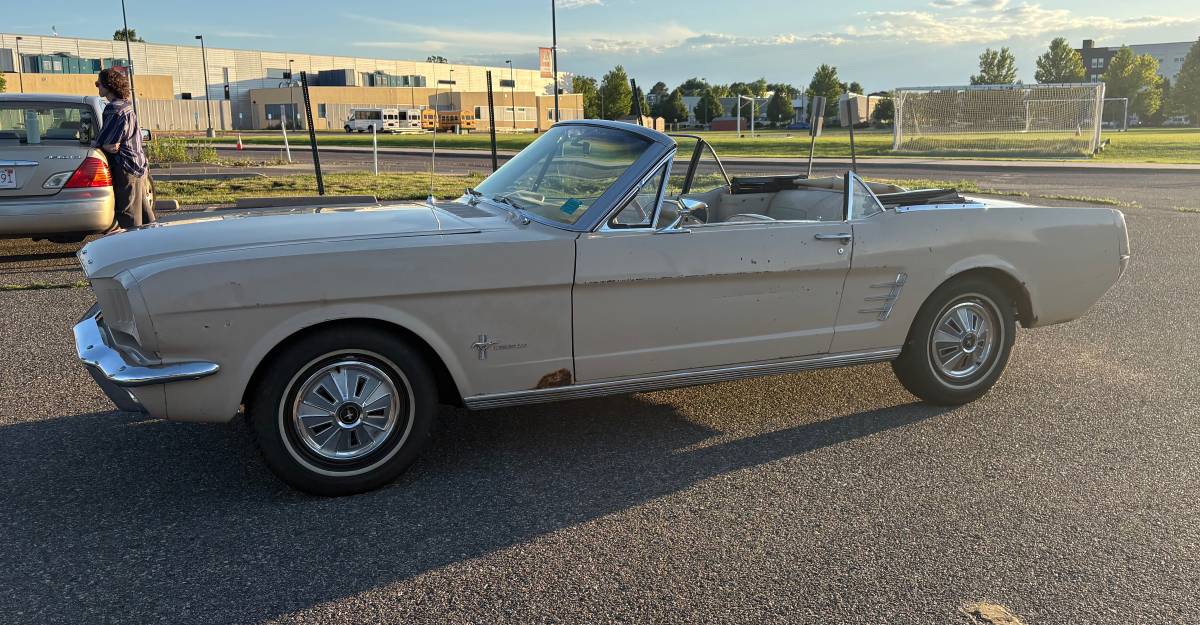 Ford-Mustang-convertible-1966-19