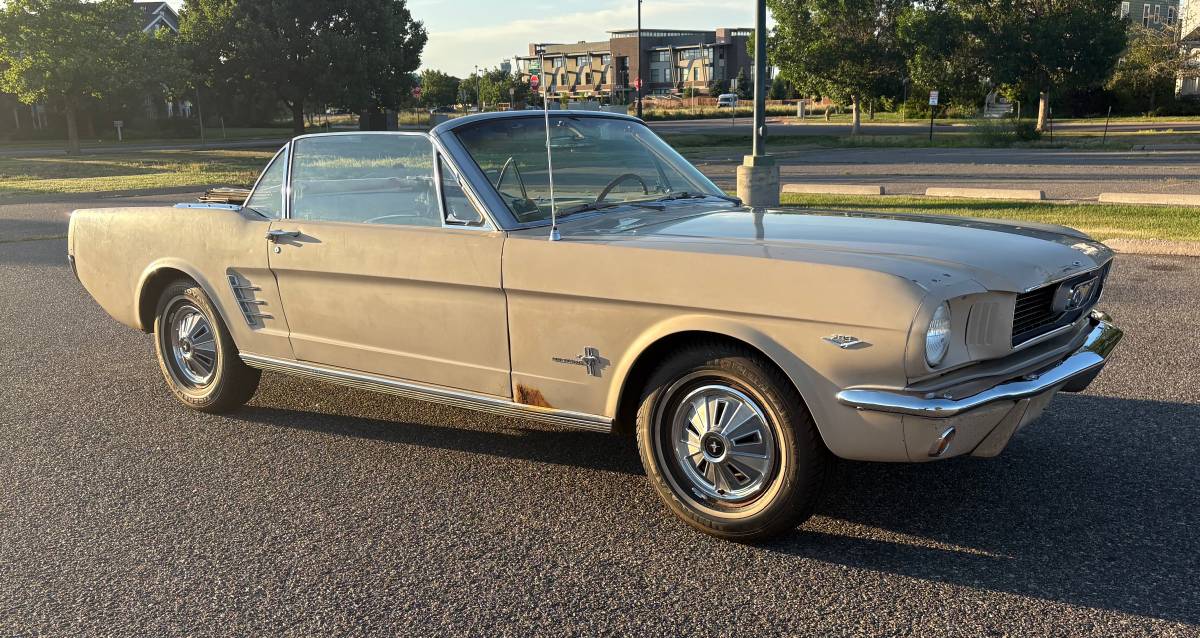 Ford-Mustang-convertible-1966-20