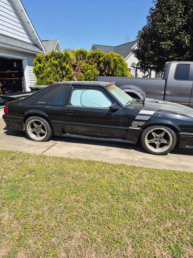 Ford-Mustang-gt-1988-black