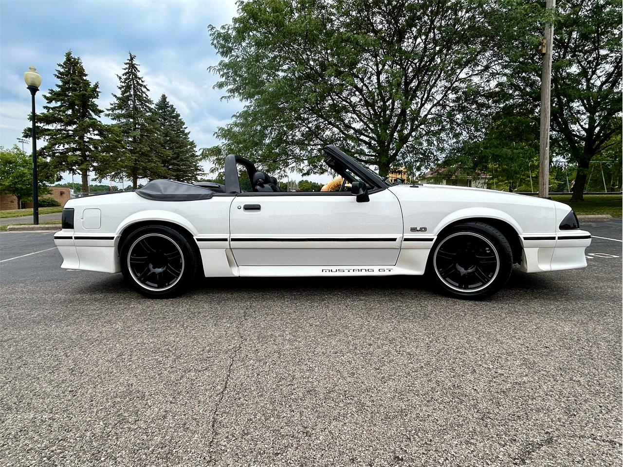 Ford-Mustang-gt-1993-Vibrant-White-Black-Leather-15