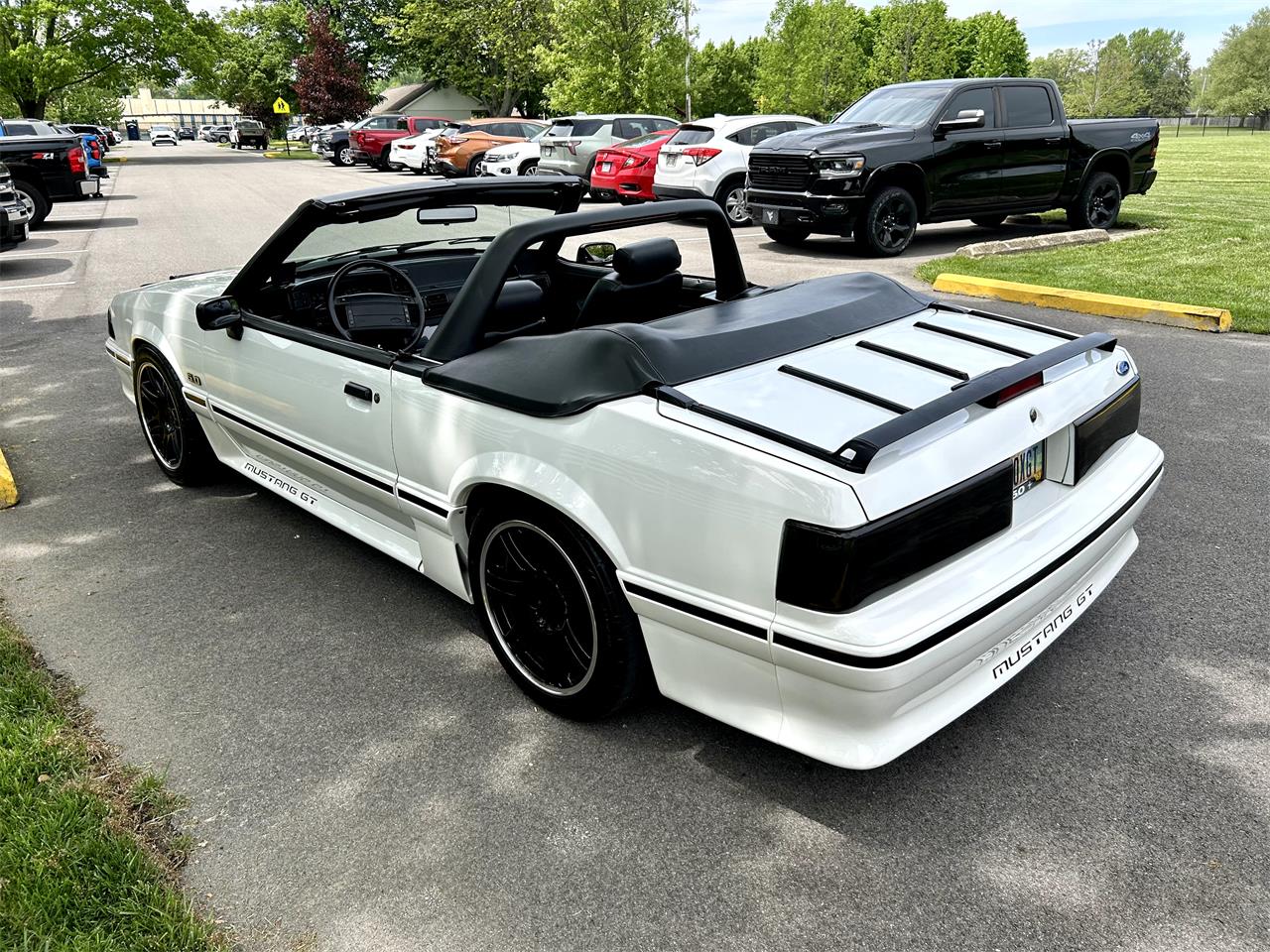 Ford-Mustang-gt-1993-Vibrant-White-Black-Leather-2