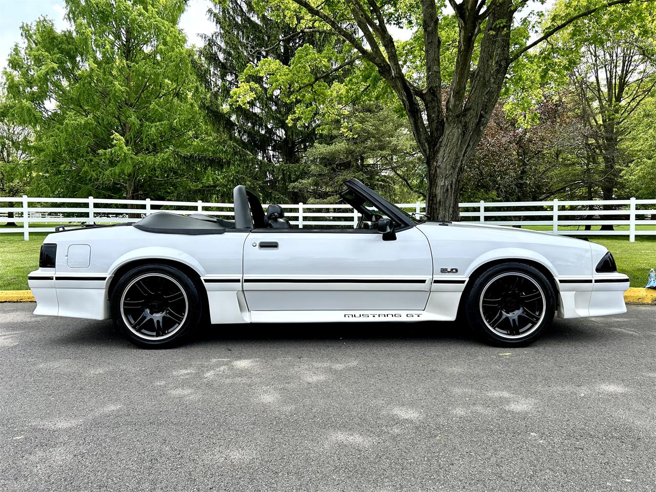 Ford-Mustang-gt-1993-Vibrant-White-Black-Leather-28