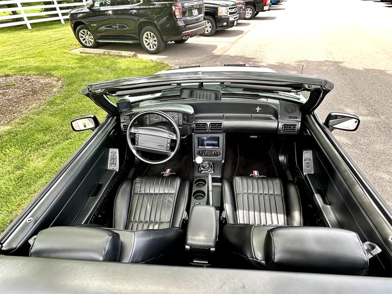 Ford-Mustang-gt-1993-Vibrant-White-Black-Leather-34