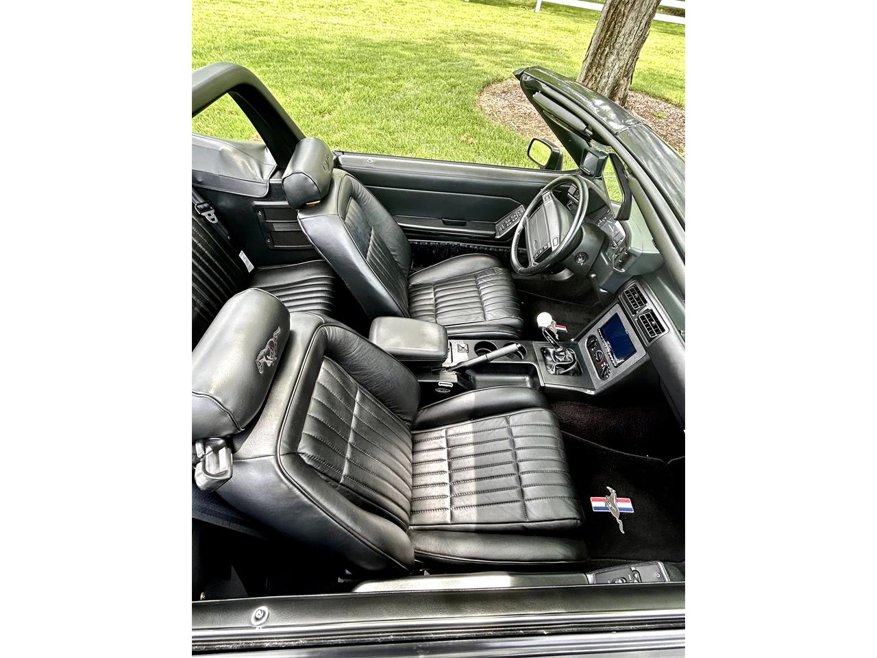 Ford-Mustang-gt-1993-Vibrant-White-Black-Leather-35
