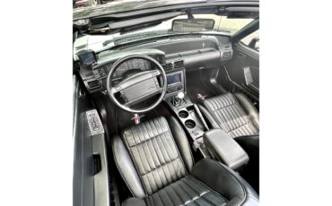 Ford-Mustang-gt-1993-Vibrant-White-Black-Leather-39