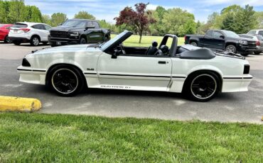 Ford-Mustang-gt-1993-Vibrant-White-Black-Leather-5