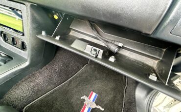 Ford-Mustang-gt-1993-Vibrant-White-Black-Leather-51
