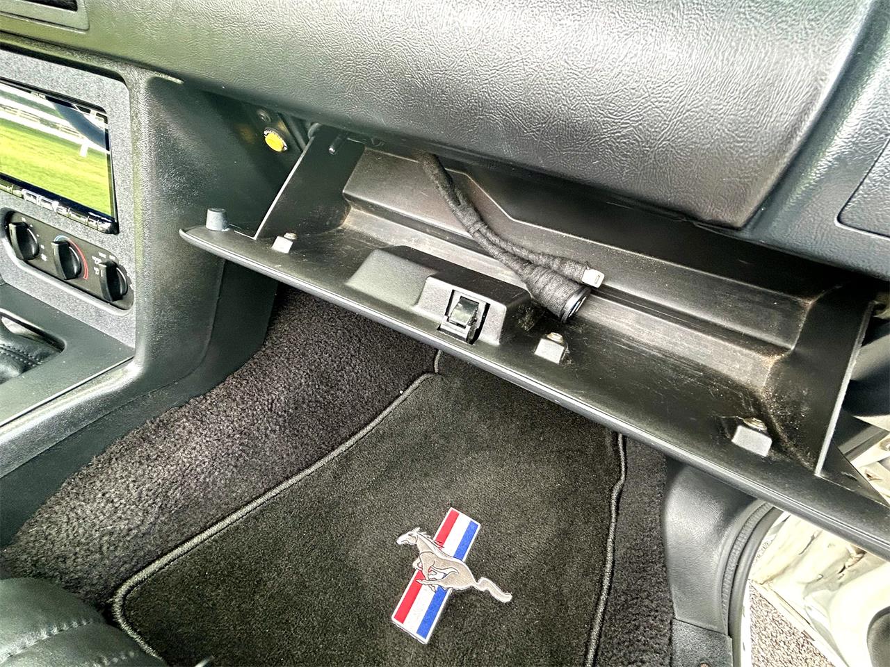 Ford-Mustang-gt-1993-Vibrant-White-Black-Leather-51