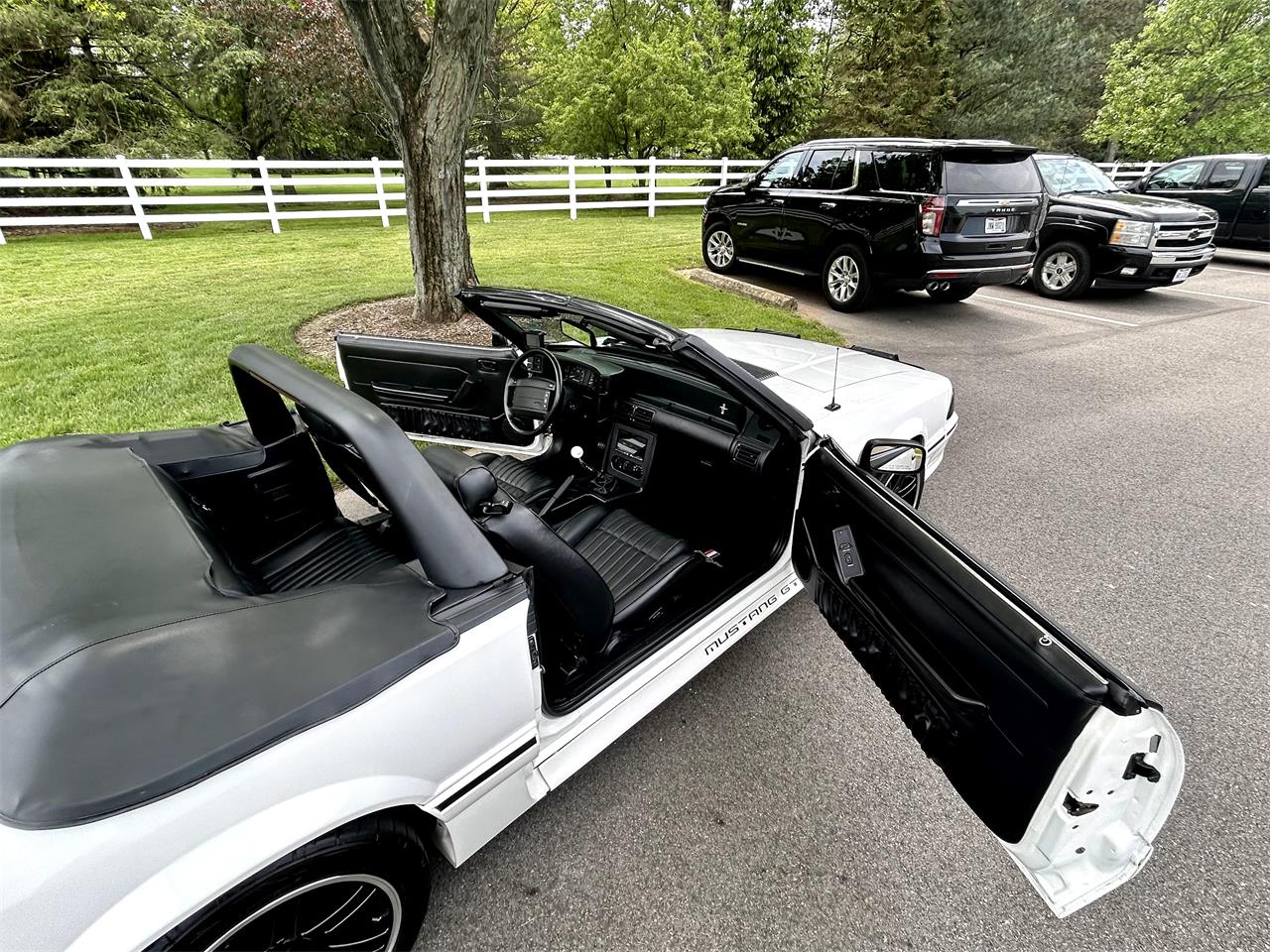 Ford-Mustang-gt-1993-Vibrant-White-Black-Leather-52